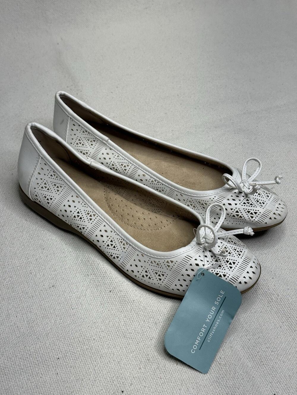 Cliffs by White Mountain Cheryl Women's 8.5M White Perforated Ballet Flats NWOB